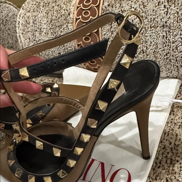 AUTHENTIC Valentino Tan and Black Rockstud Heels - Picture 8 of 9